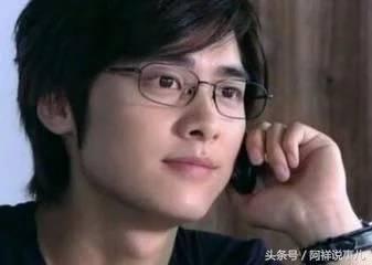 带近视眼镜的女明星,揭秘戴眼镜的女明星风采