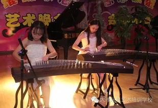 古筝老师吃瓜视频,吃瓜视频引发网友热议